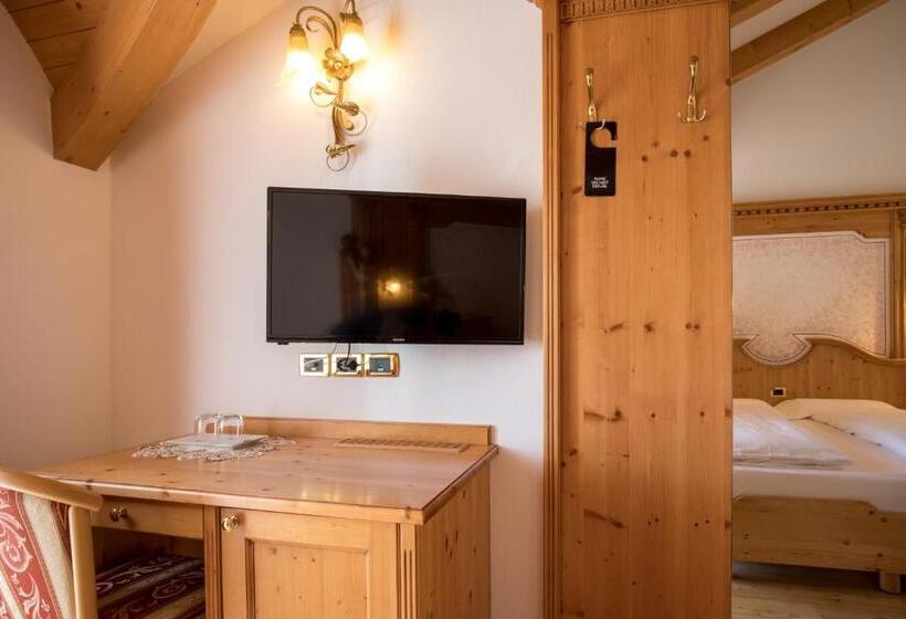 اتاق سوپریور با چشم‌انداز کوهستان, Chalet All'imperatore