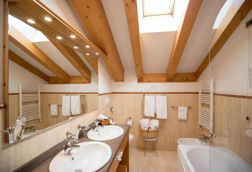 اتاق سوپریور با چشم‌انداز کوهستان, Chalet All'imperatore