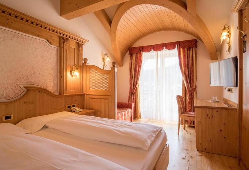 اتاق سوپریور با چشم‌انداز کوهستان, Chalet All'imperatore