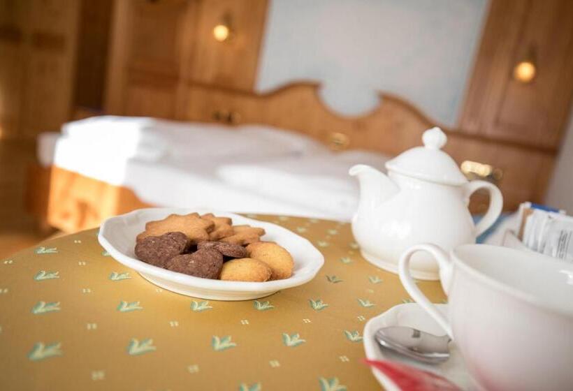 اتاق استاندارد چهار تخته, Chalet All'imperatore