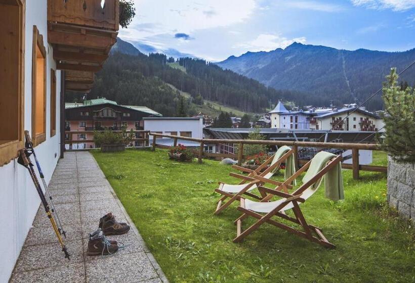 سوئیت جونیور با چشم‌انداز, Chalet Del Sogno