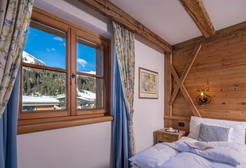 سوئیت جونیور با چشم‌انداز کوهستان, Chalet Del Sogno