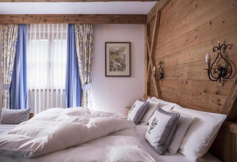 سوئیت جونیور با چشم‌انداز کوهستان, Chalet Del Sogno
