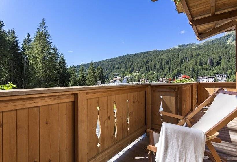 سوئیت جونیور با چشم‌انداز کوهستان, Chalet Del Sogno
