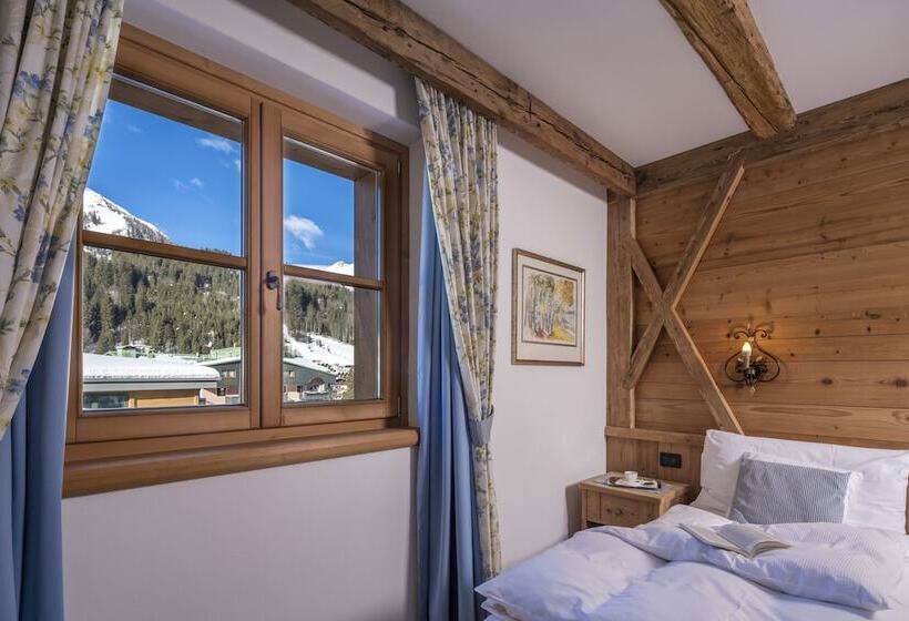 سوئیت جونیور با چشم‌انداز کوهستان, Chalet Del Sogno