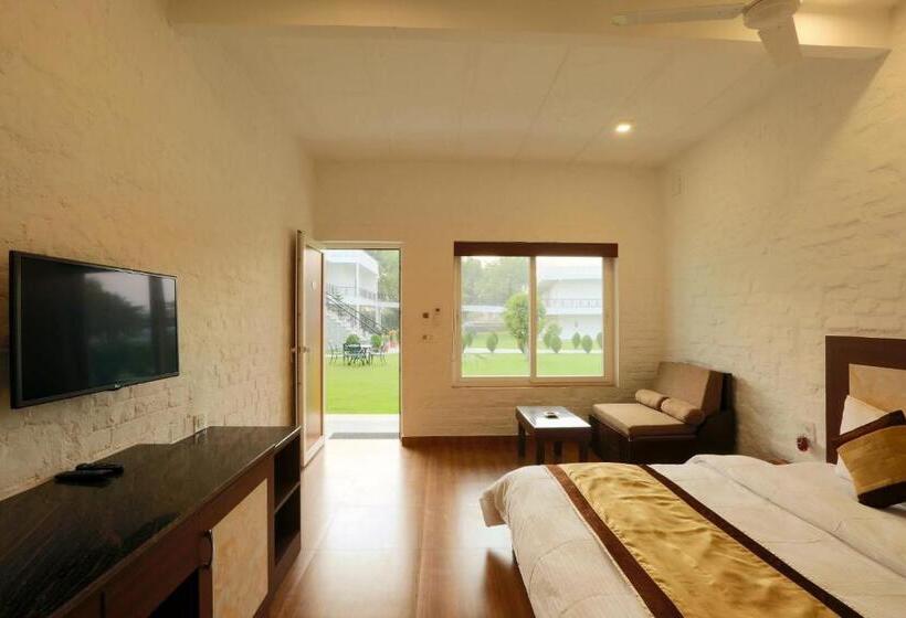 Quarto Deluxe, Aapno Ghar Resort