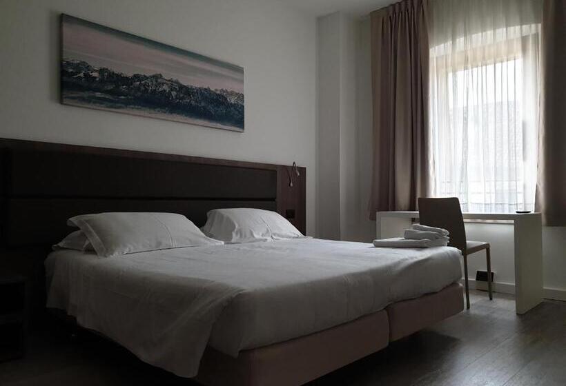 اتاق کلاس بیزنس, Albergo Delle Alpi