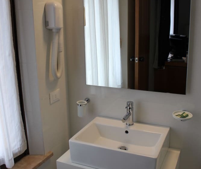 اتاق استاندارد, Albergo Delle Alpi