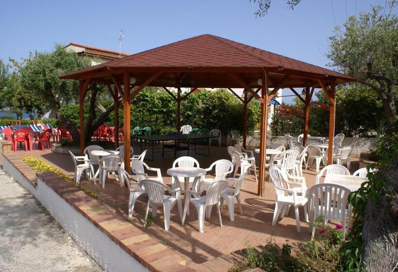 اتاق استاندارد, Cristina