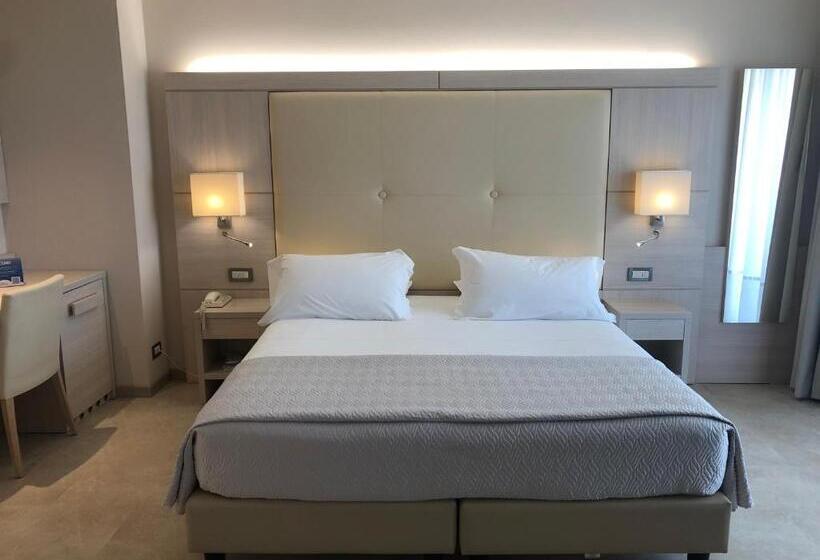 اتاق لوکس, Croce Di Malta