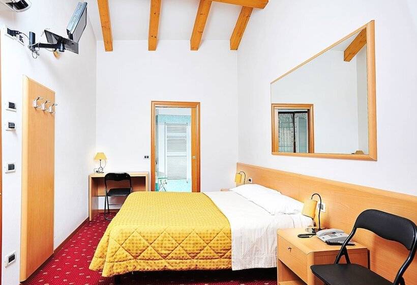 Comfort room with balcony, Doria