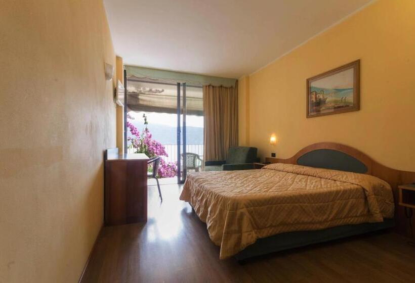 Superior room with lake view, Lido