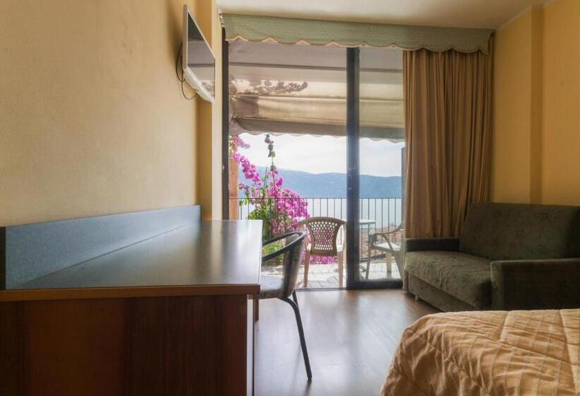 Superior room with lake view, Lido