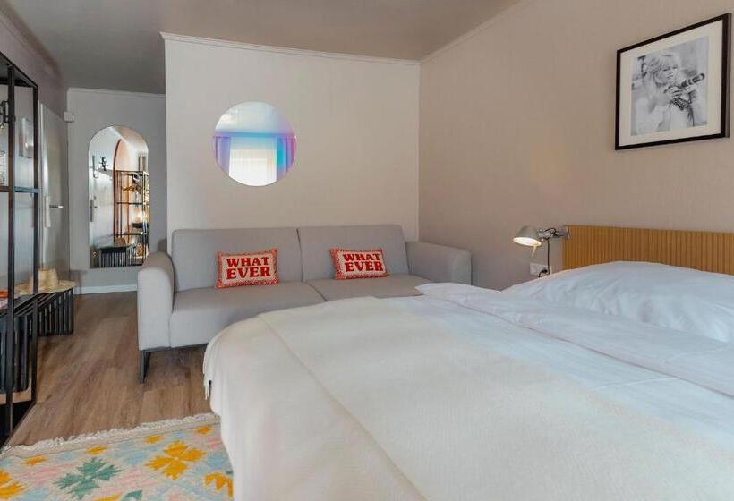 اتاق استاندارد سه نفره, Lux