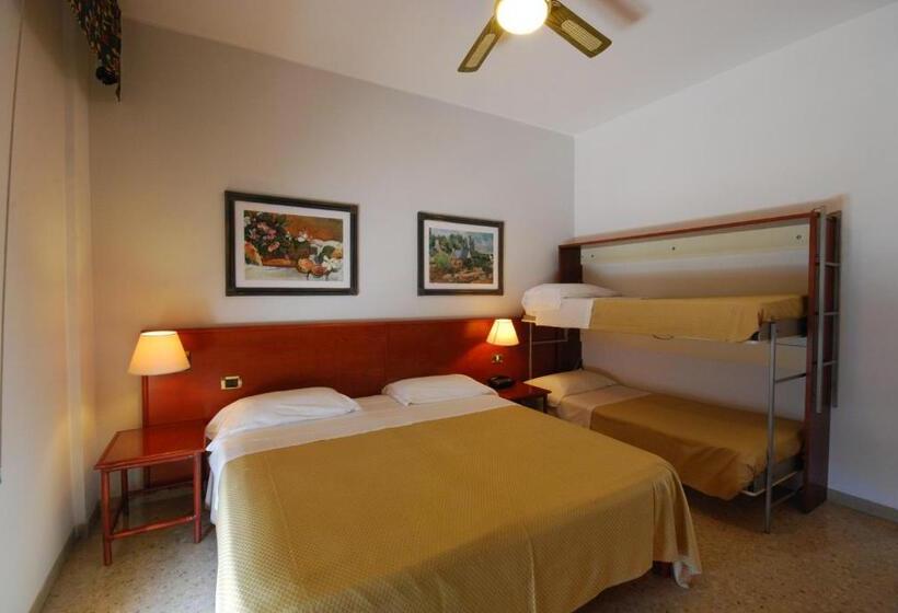 اتاق استاندارد سه نفره, Spiaggia