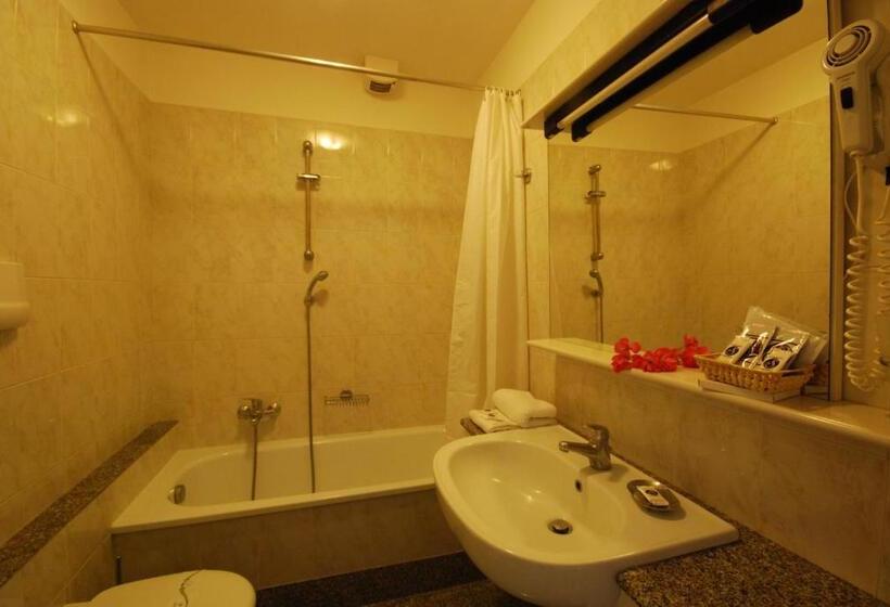 Economy Triple Room, Spiaggia