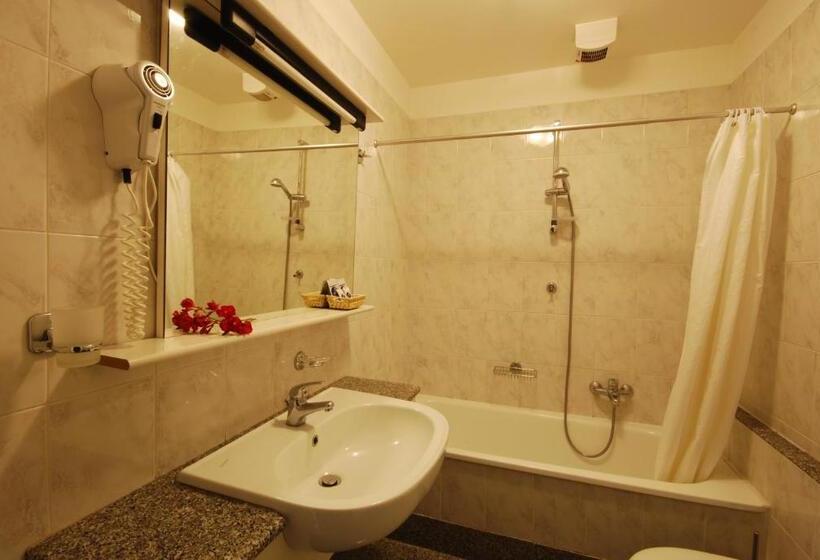 Economy Triple Room, Spiaggia