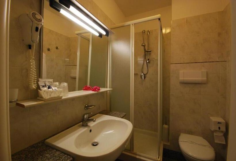 Economy Triple Room, Spiaggia