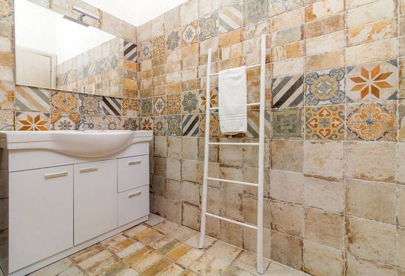 اتاق استاندارد یک نفره, Kunesias B&b