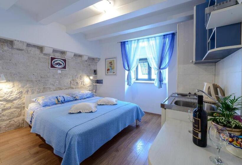 اتاق سوپریور, Studio Stradun