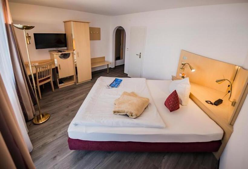 اتاق استاندارد یک نفره, City Hotel Garni