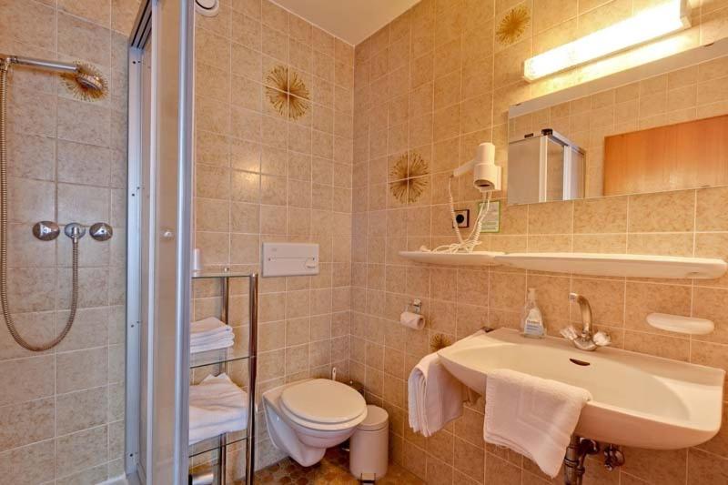 اتاق استاندارد چهار تخته, Alte Kelter