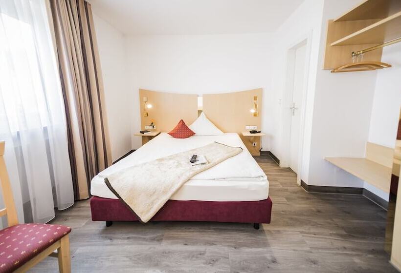 اتاق استاندارد یک نفره, City Hotel Garni