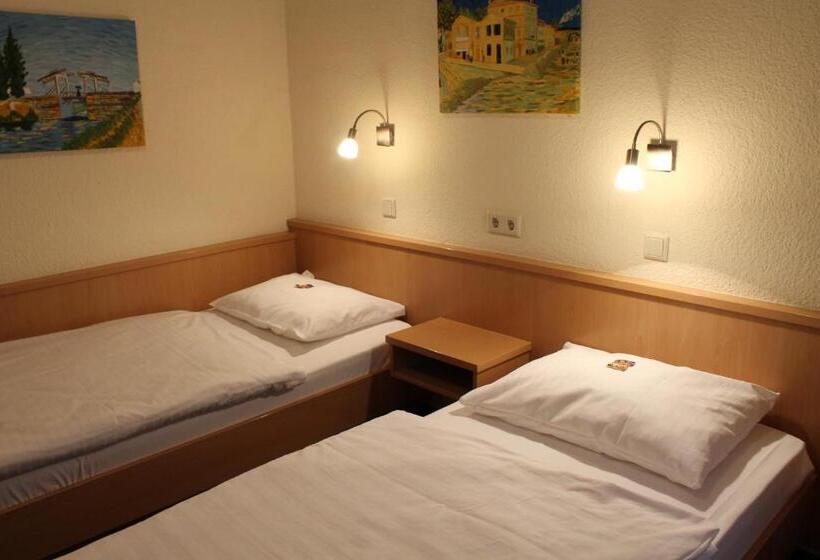 Standard Triple Room, City Hotel Neuwied