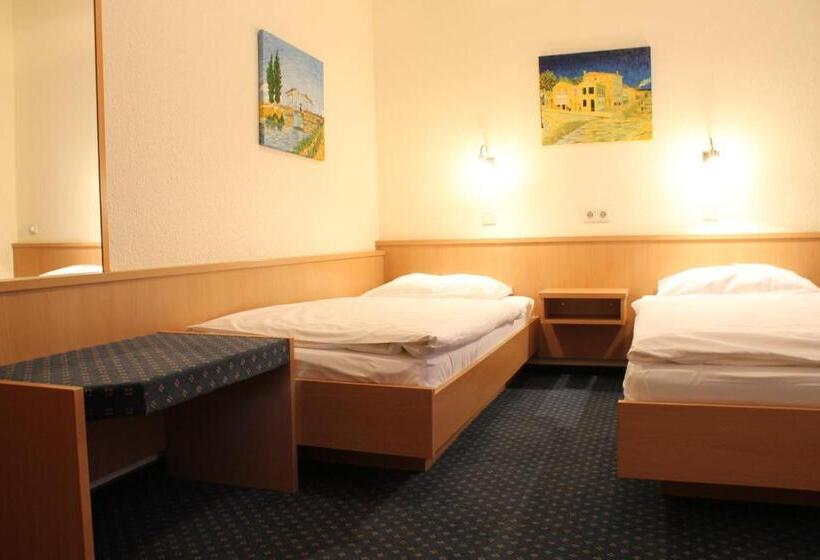 Standard Triple Room, City Hotel Neuwied