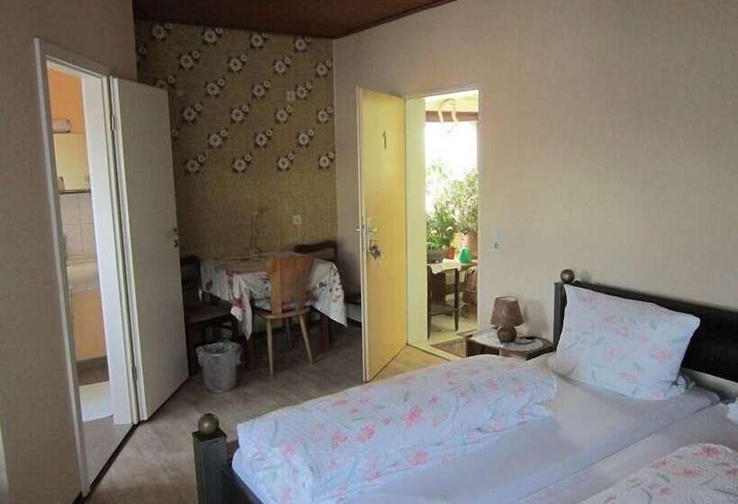 Quarto Triplo Estandar, Pension Mainzer Rad