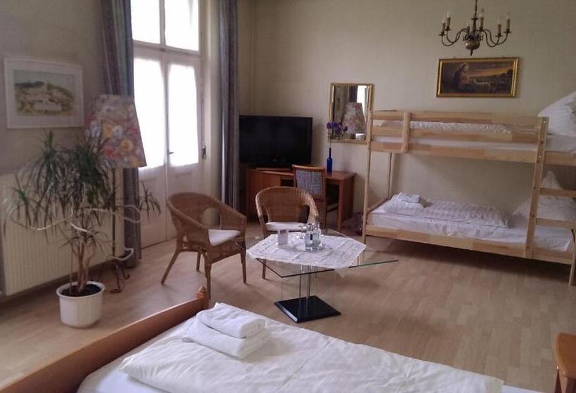 اتاق استاندارد چهار تخته, Villa Oranien