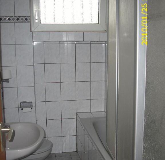Chambre Standard Individuelle Salle de Bains Commune, Gz Hostel Bonn