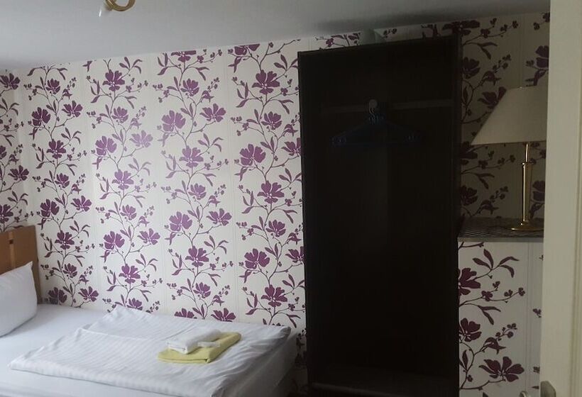 Chambre Standard Individuelle Salle de Bains Commune, Gz Hostel Bonn