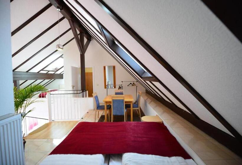 1 Bedroom Penthouse Apartment, Am Spichernplatz