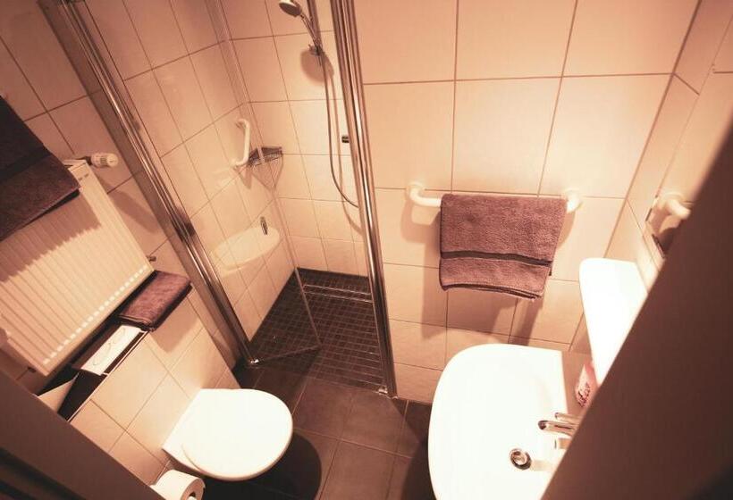 اتاق استاندارد چهار تخته, Am Vogelsanger Weg