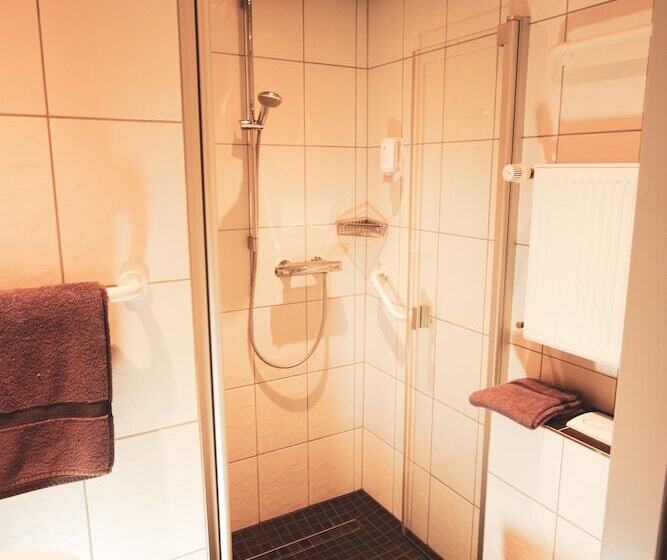 اتاق استاندارد چهار تخته, Am Vogelsanger Weg