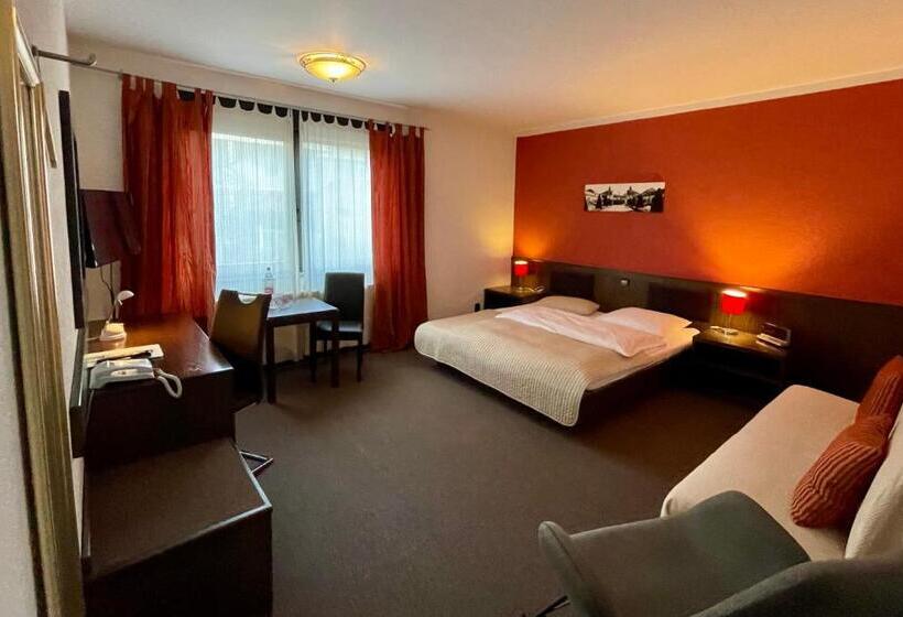 Standard Triple Room, Brunnenhof