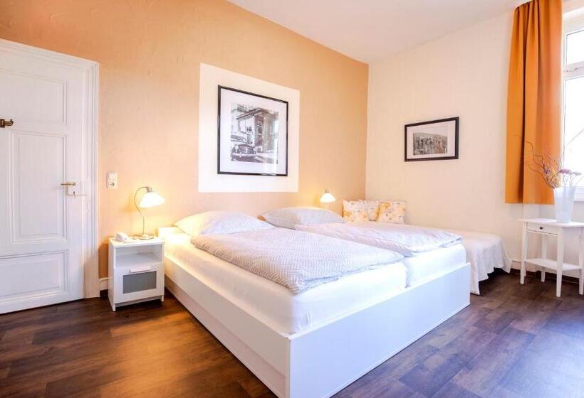 اتاق استاندارد چهار تخته, Hajo´s Germania Lodge & Irish Pub