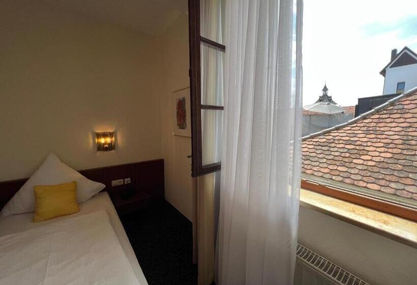 Standard Single Room, Stadt