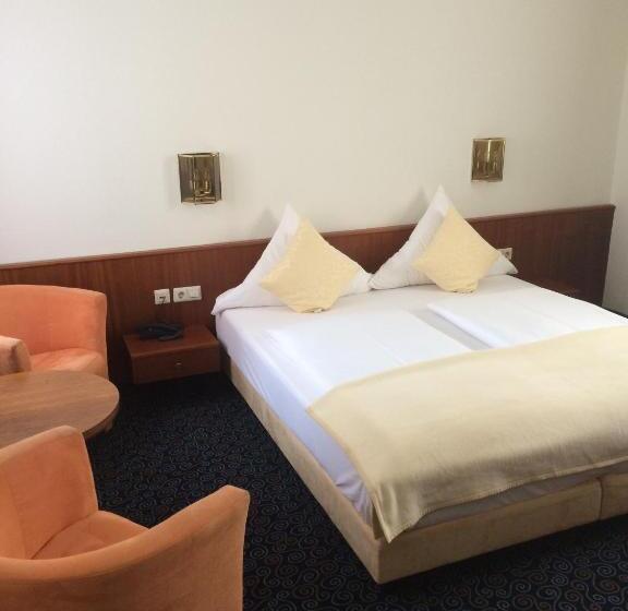 Standard Room, Stadt