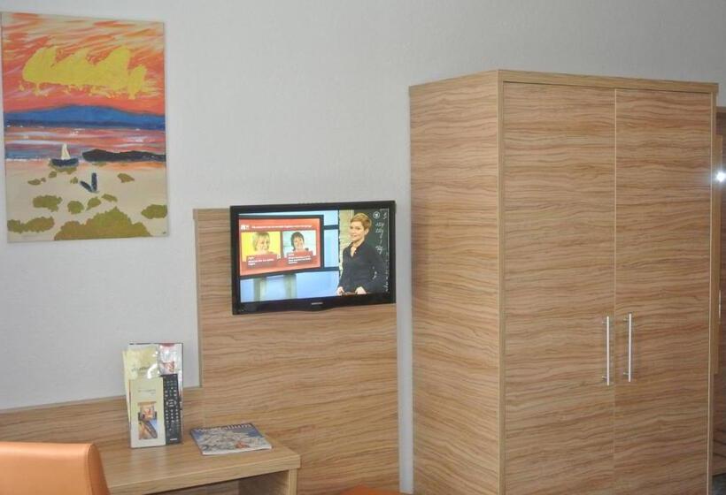 اتاق استاندارد سه نفره, Art Ambiente