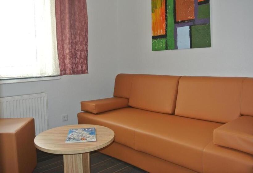 اتاق استاندارد سه نفره, Art Ambiente