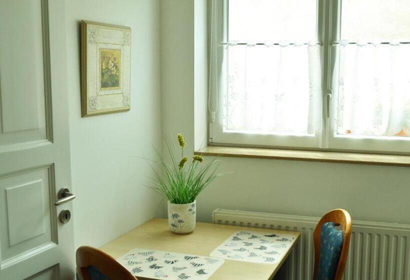 آپارتمان 1 خوابه, Mahlzeit   Hotel Brauhaus Weyhausen   Keramikstudio