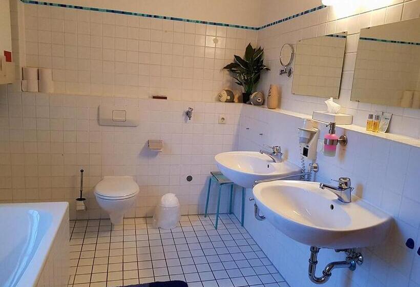 Basic Room Shared Bathroom, Das Lamm Heidelberg