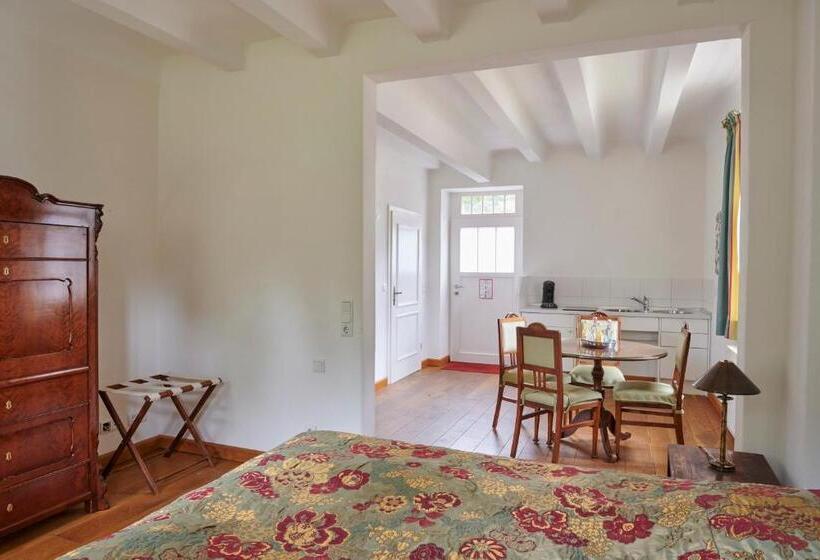 اتاق لوکس با تخت بزرگ, Schloss Wissen
