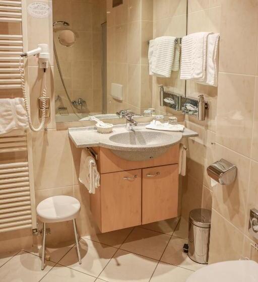 اتاق استاندارد سه نفره, Sporthotel Göbel