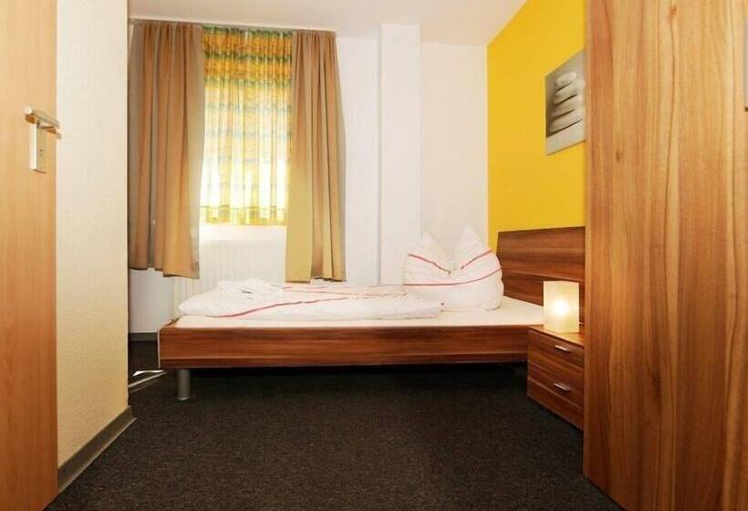 Standard Single Room, Goldener Hahn