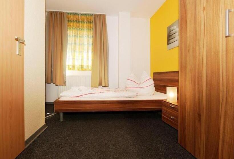 Standard Single Room, Goldener Hahn