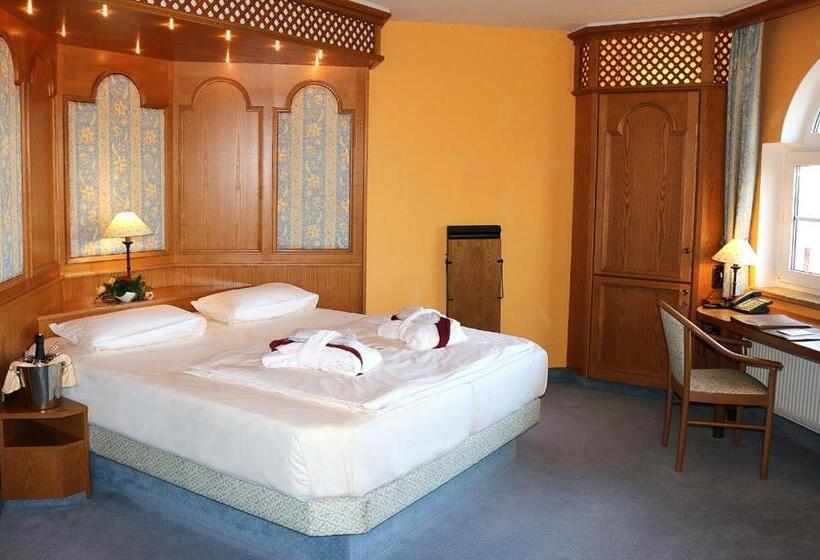 سوییت جونیور, Spanischer Hof