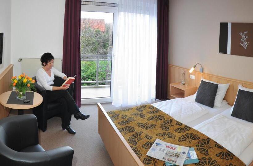 اتاق استاندارد با بالکن, Kurhotel Grüttner Mit Eigenem Sole Thermal Schwimmbad 32 Grad Und Saunalandschaft